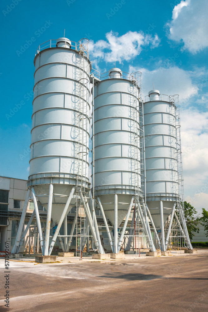 Obraz premium Cement silo at construction site