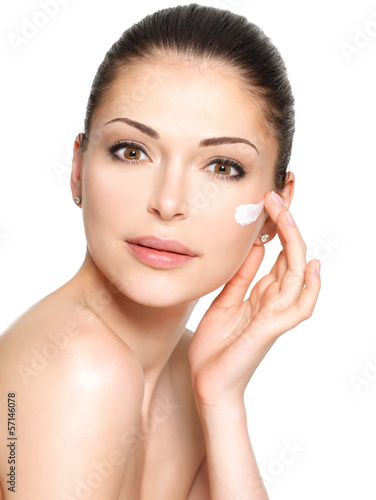 Beauty face of woman with cosmetic cream on face © Valua Vitaly