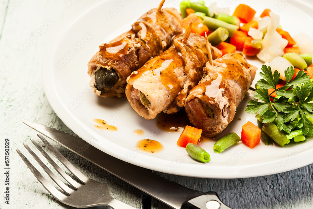 Beef rolls and vegetables