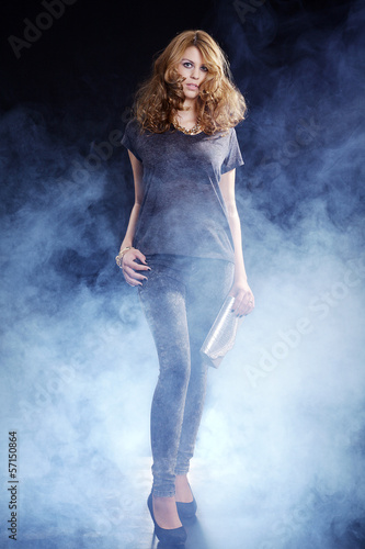 Fashion Model mit Nebel Porträt
