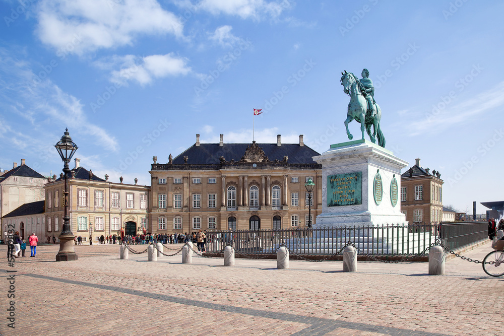 Fototapeta premium Brokkdorffa Palace and the statue of Frederick V