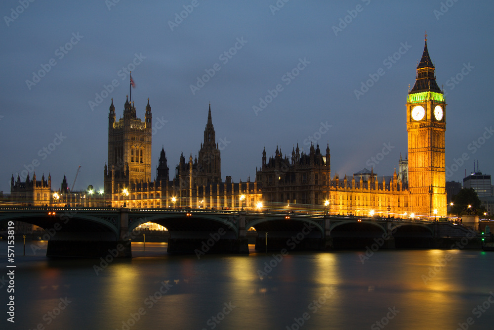 Fototapeta premium Westminster Abbey with Big Ben, London