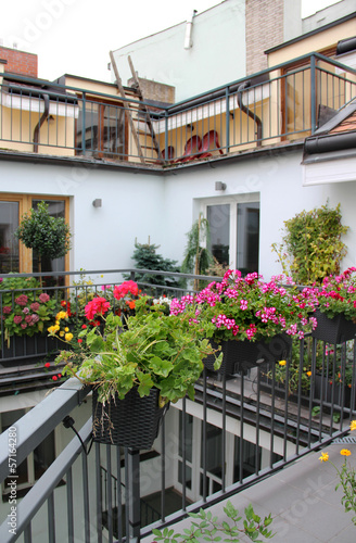 Fototapeta Naklejka Na Ścianę i Meble -  Modern beautiful house with a lot of flowers
