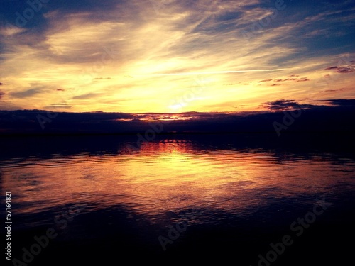 tramonto sul lago