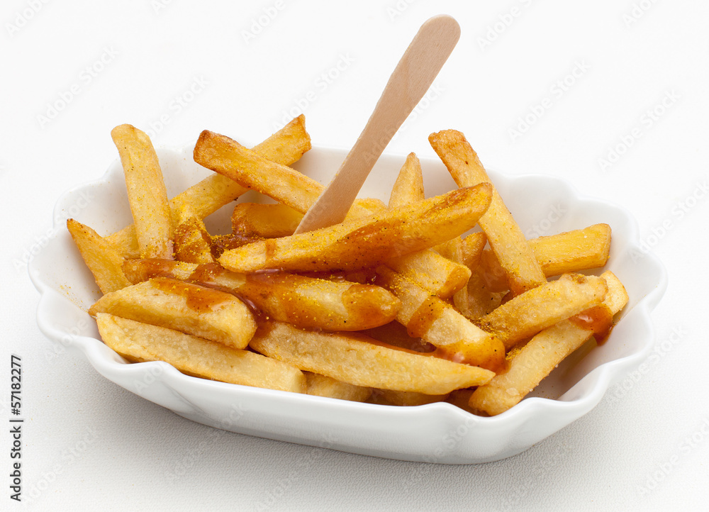 Pommes frites in Porzellanschale Pommes frites in Porzellanschale