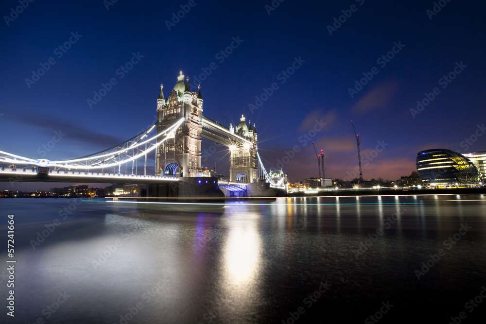 Obraz premium Tower Bridge at dawn