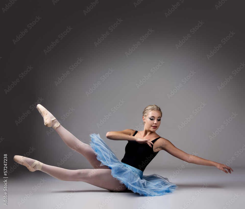 Obraz premium Female ballet dancer