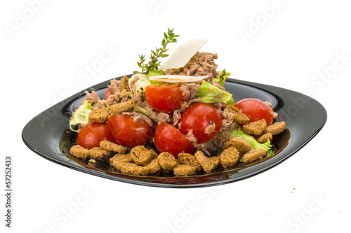 Salad with tuna and tomato
