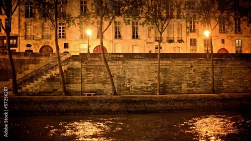 Photography paris bord de seine la nuit