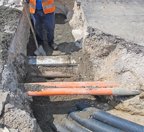 Obraz na plátne laying of optical fiber and electric cables in a roadworks worke
