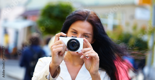 Tableau sur toile Nice woman making photo