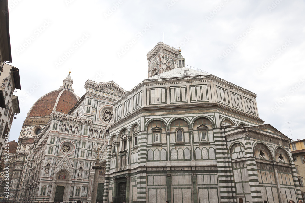 Baptisterio de San Juan y catedral de Florencia Baptisterio de San Juan y catedral de Florencia