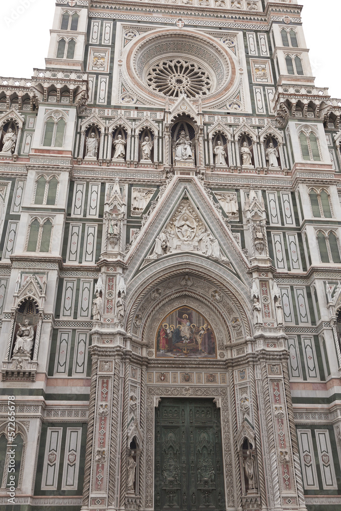 Pórtico y rosetón de la catedral de Florencia