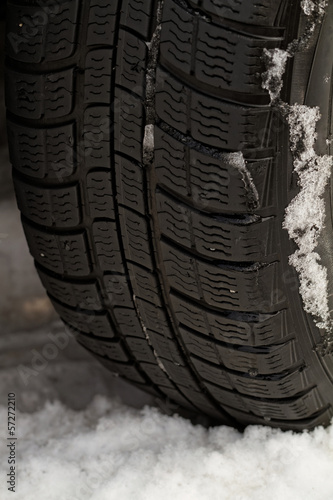 Winter tyre © Nneirda