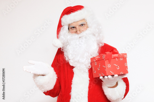 Weihnachtsmann beschenkt © panthesja