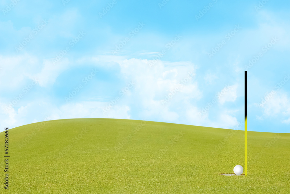 Obraz premium golf on green Include slope and sky.