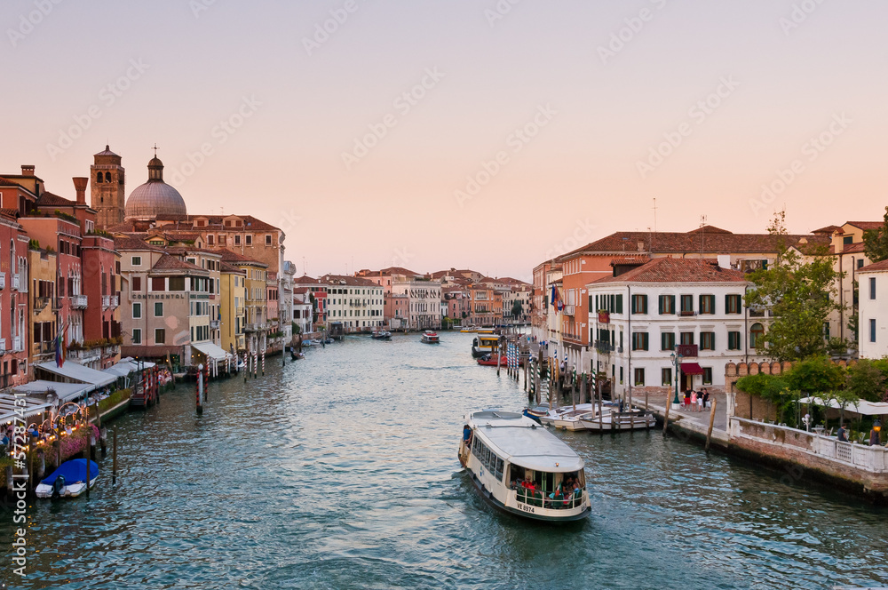 Grand canal de Venise depuis le pont du Rialto