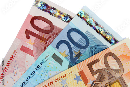 Billets euro en éventail détourés sur fond blanc