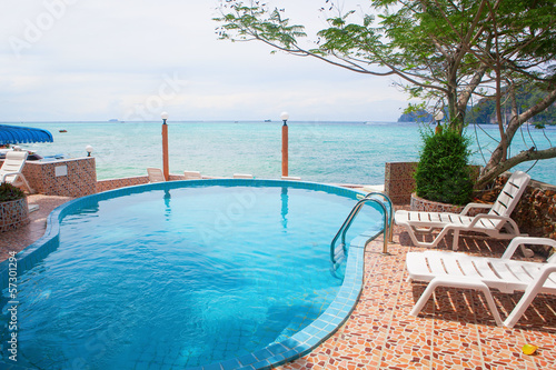 Warm pool in Thailand © mindelio