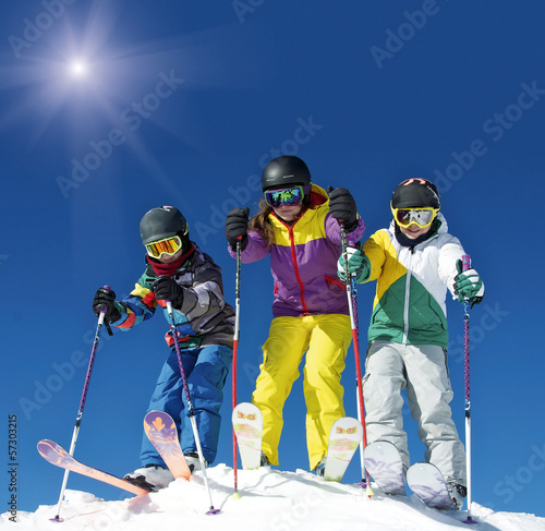 Drei Skikids in Startposition photo