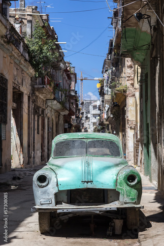 Photography Rusty and broken old car abandoned in Havana