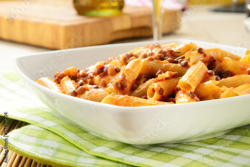 Pasta con le lenticchie e pomodoro photo