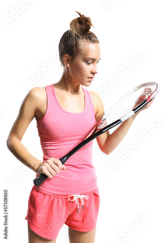 piękna wysportowana kobieta z rakieta do squasha