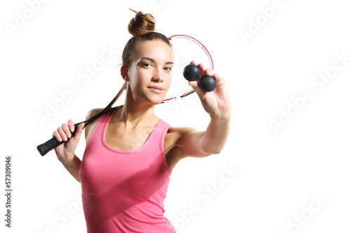 wysportowana kobieta z rakieta do squasha