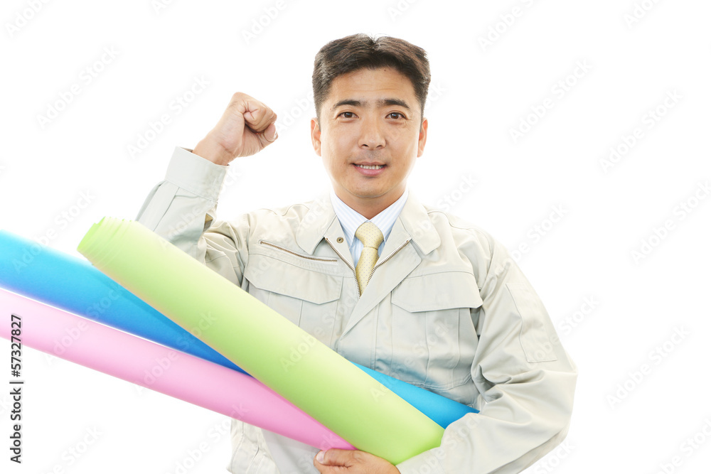 ガッツポーズの作業員