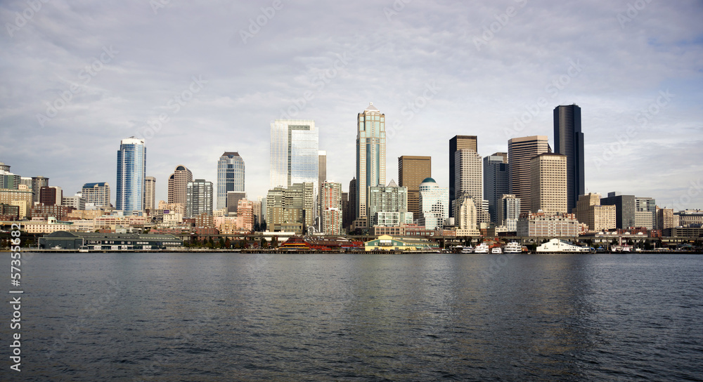 Fototapeta premium Seattle Downtown Piers Dock Waterfront Elliott Bay Architecture