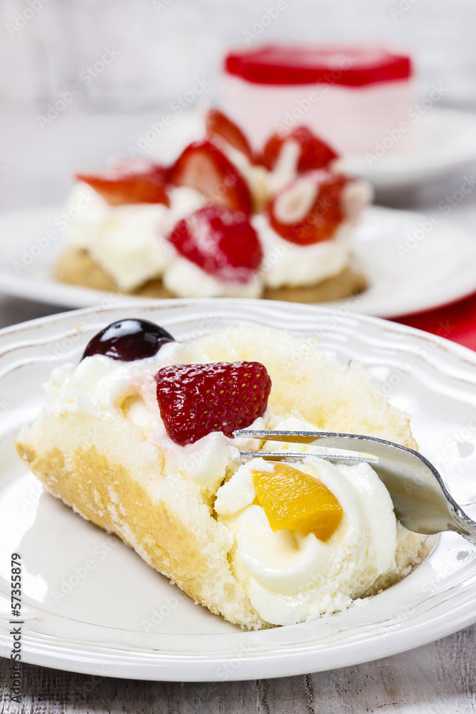 Sponge roll with fresh fruits Sponge roll with fresh fruits