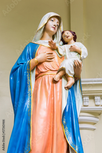 Statue of Maria and jesus