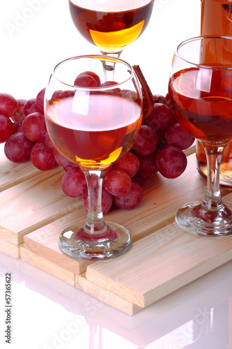 Calici con vino rosato photo