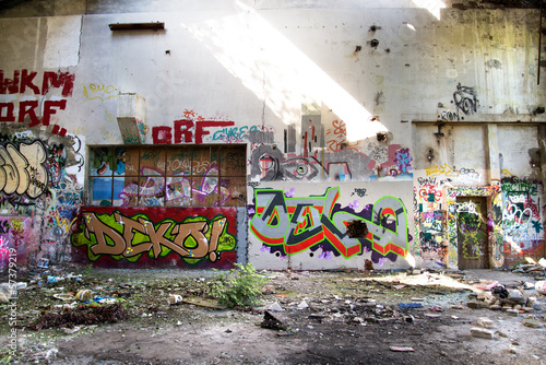 Ruine *** Graffiti - Halle HDR