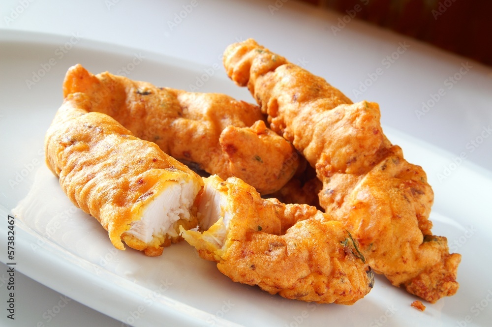 chicken pakoras on thite plate