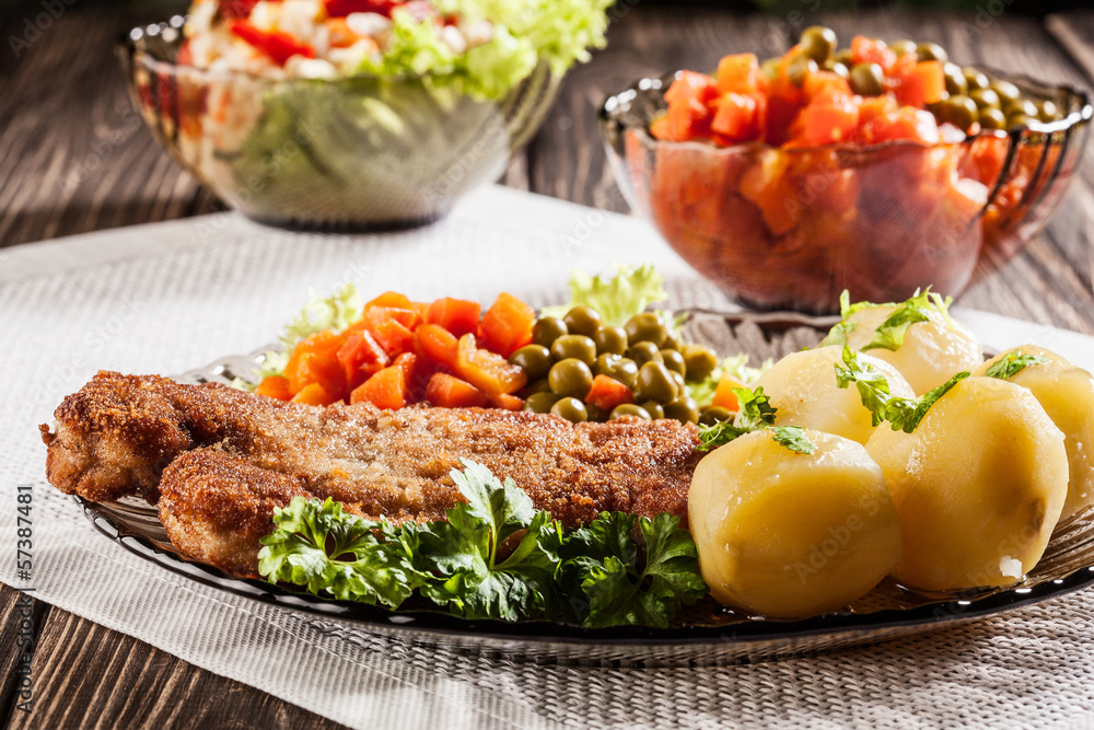 Breaded cutlet and potatoes