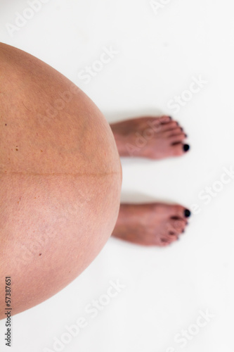 Ventre rond de femme enceinte