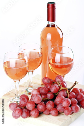 Vino rosato e uva rossa