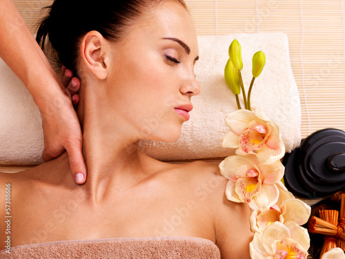 Masseur doing massage the neck of an woman in spa salon