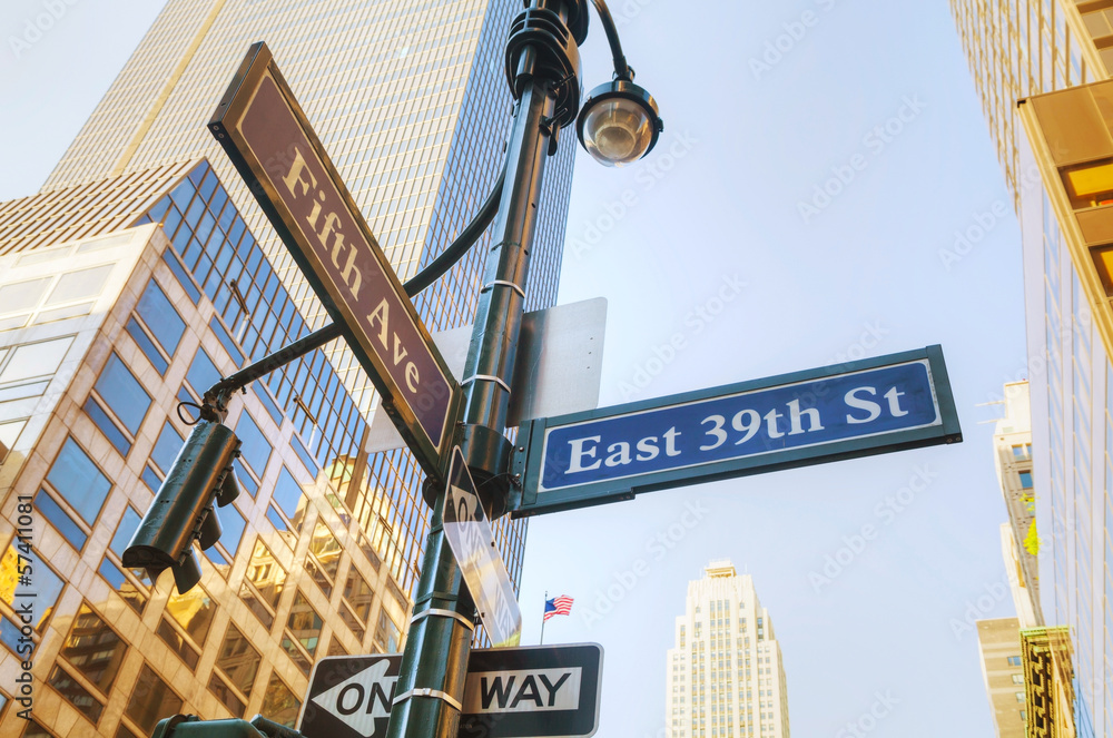 Fifth avenue sign