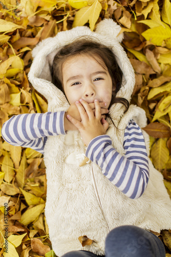 Little girl at the autumn l...