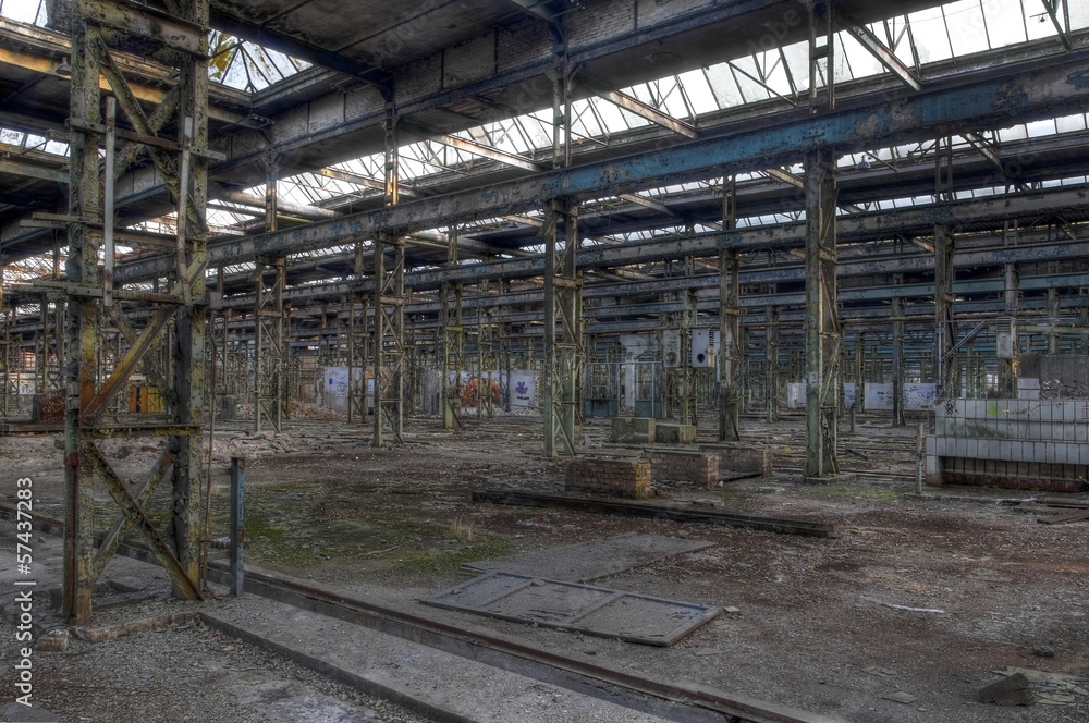 Verlassene Halle, mehrere Bilder verfügbar Verlassene Halle, mehrere Bilder verfügbar