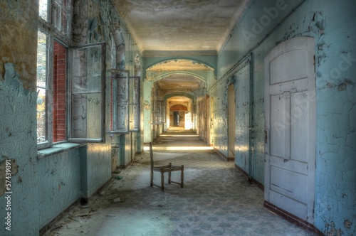 Alter Korridor im alten Krankenhaus Beelitz