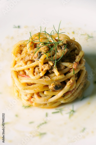 maccheroni con alici, uvetta e pinoli photo