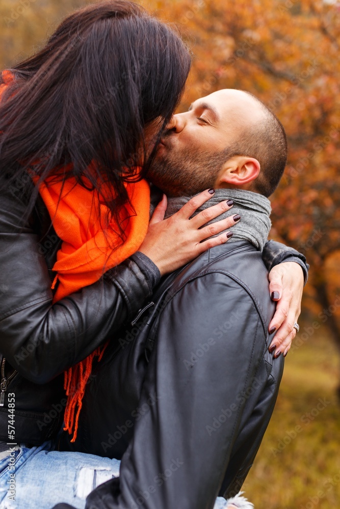 Obraz premium Happy middle-aged couple outdoors