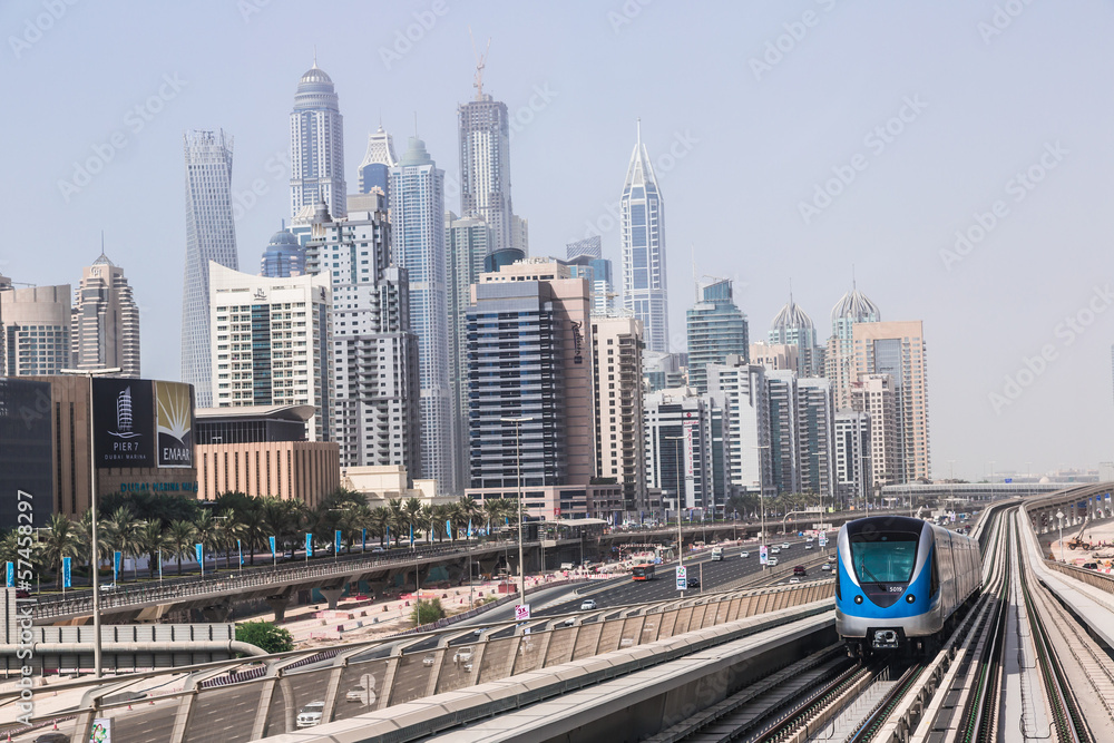 Fototapeta premium Dubai metro railway