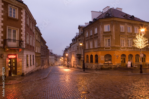 Польша. Вашава. Старые улицы ночью.