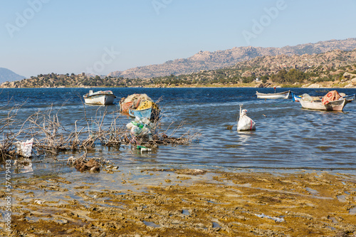 Vissersbootjes in het Bafa meer photo