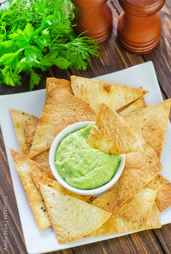 nachos with guacamole nachos with guacamole