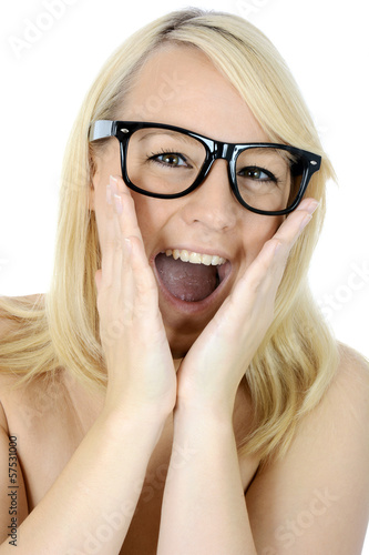 Frau mit Brille ist entzückt